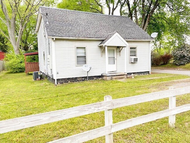 Primary Photo - 1107 Division St