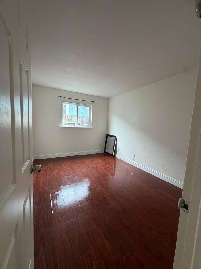 Building Photo - 524 S 17th St