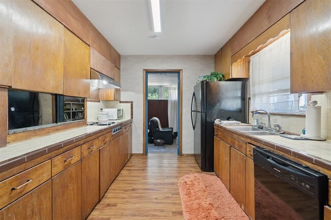 Building Photo - 2200 US-81