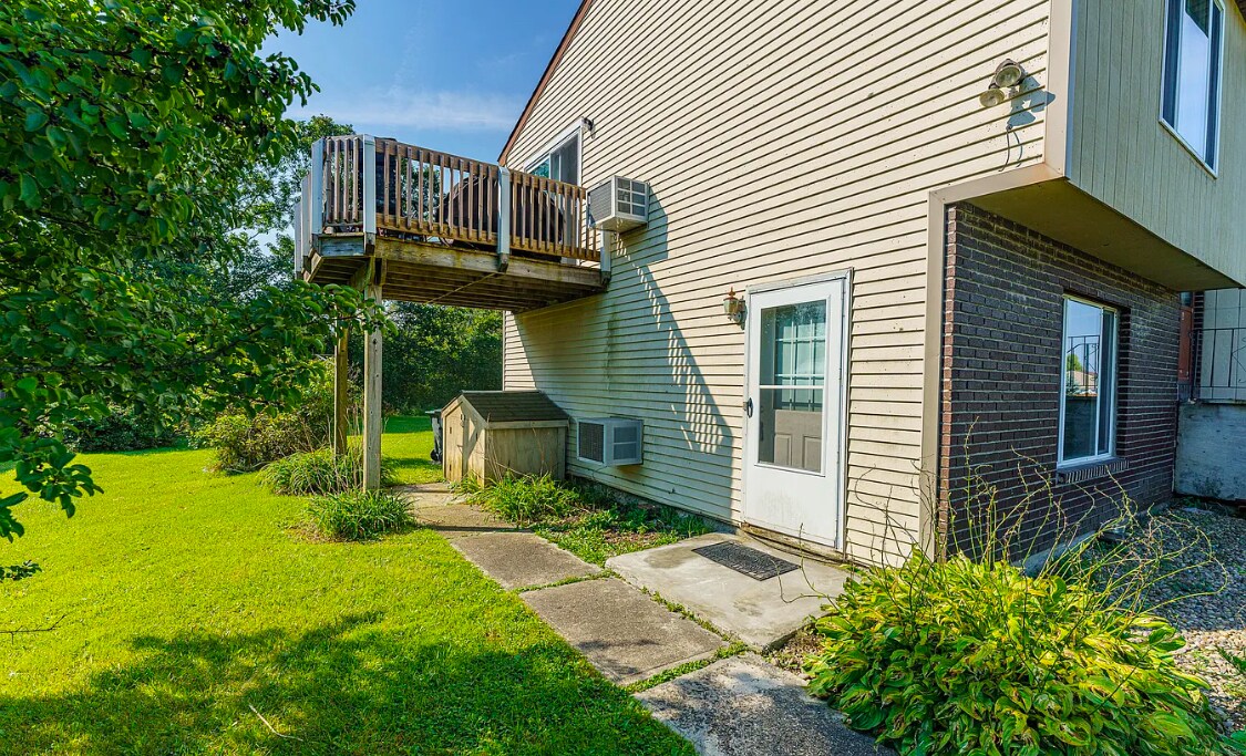 Building Photo - 44 Suncrest Dr
