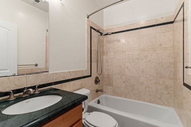 Building Photo - 2 Bed, 2 Bath, 2 Car Parking - Stunning Co...
