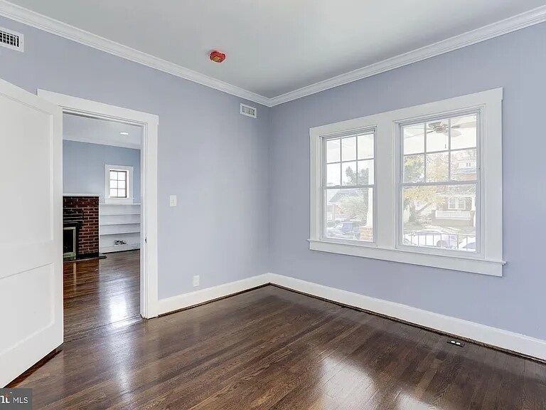 Building Photo - 811 Thayer Ave