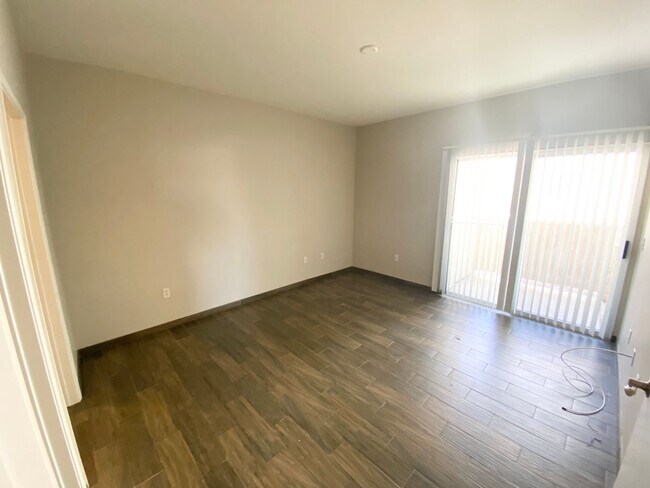 Building Photo - Gated Community Comfort – 2 Bed, 2 Bath Be...