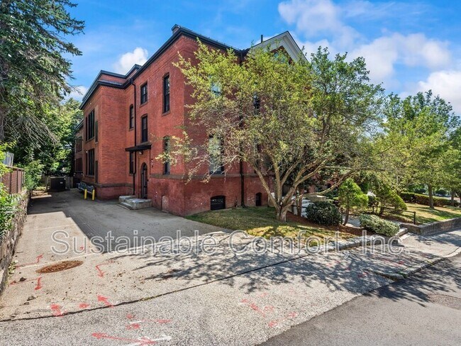 Building Photo - 28 Adams St