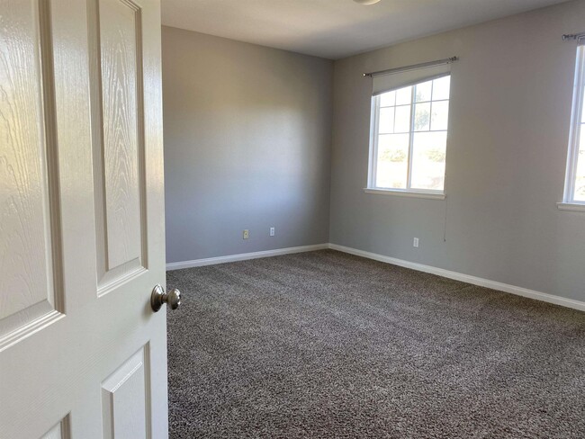 Building Photo - 513 Park Ln