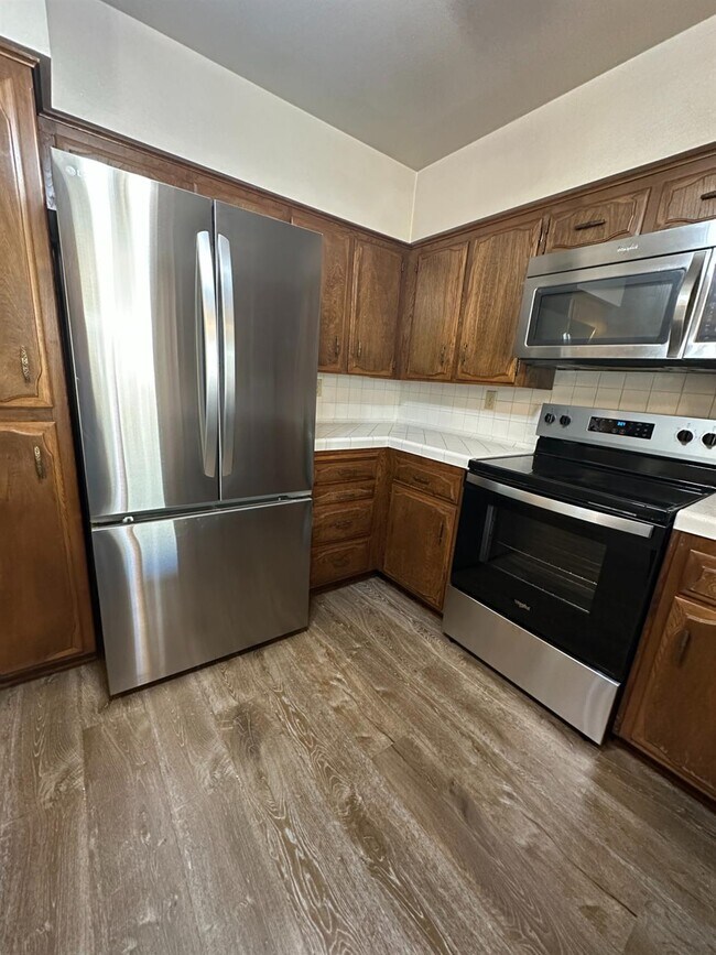 Building Photo - 5072 N Forkner Ave