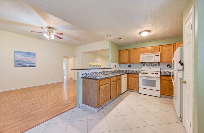 Building Photo - 2915 Blue Mist Dr