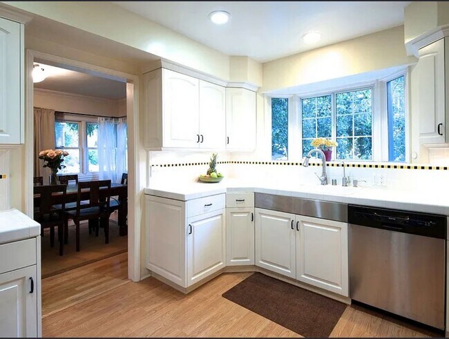 Building Photo - 12271 Laurel Terrace Dr
