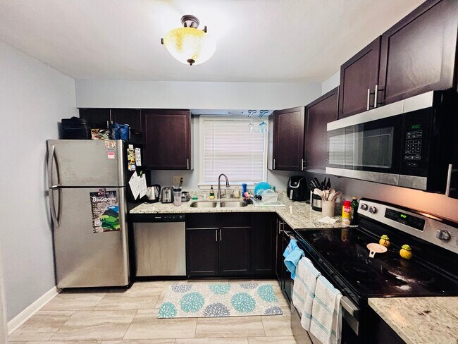 Building Photo - 5315 4 Unit