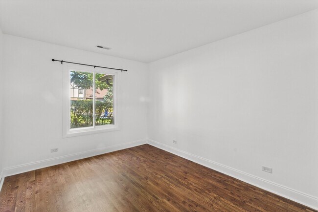 Building Photo - 850 Sheldon Ct