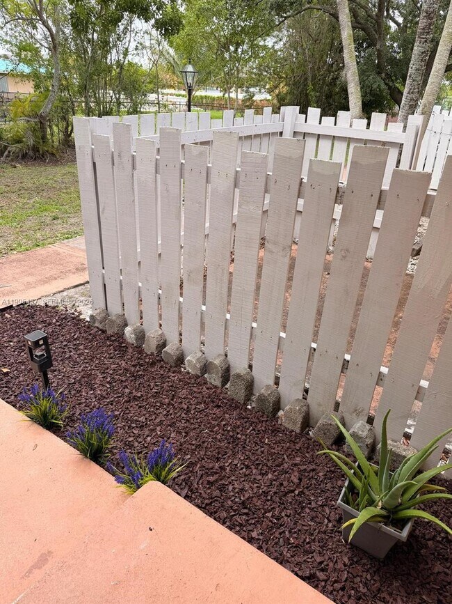 Building Photo - 7220 Southgate Blvd