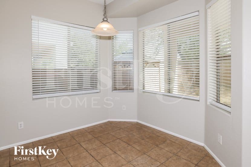 Building Photo - 1809 S 123rd Dr