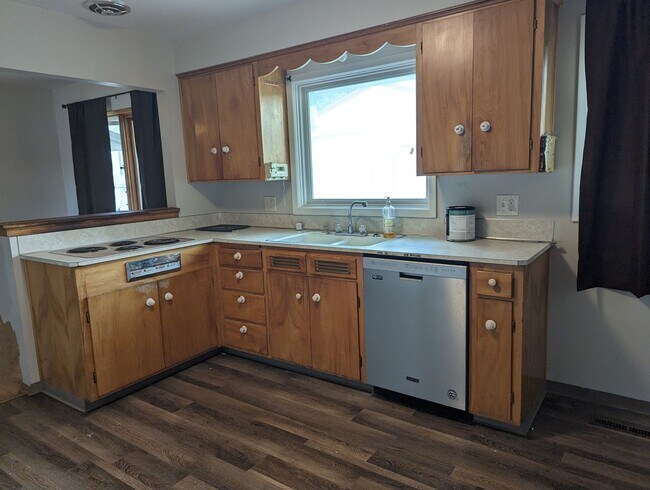 Building Photo - Charming 3 bedroom 1.5 bath Orchards house