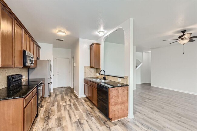 Building Photo - 131 Lavaca Loop