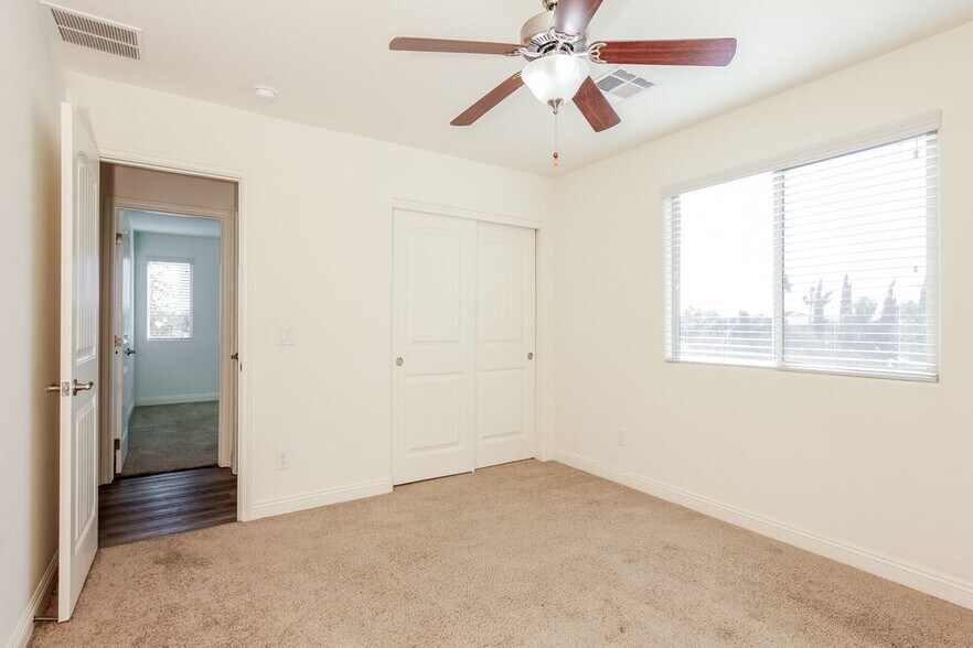 Building Photo - 5521 E Jaeger St