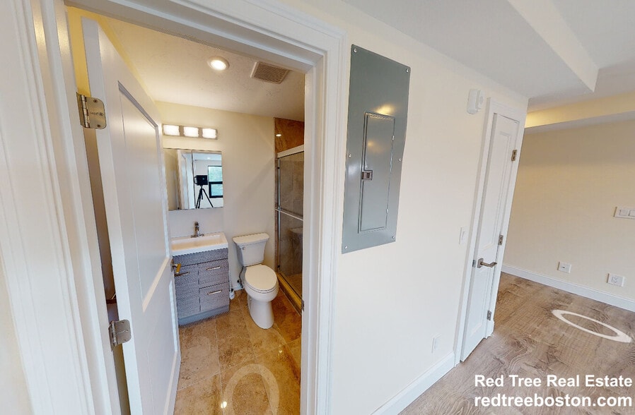 Building Photo - 1028a Commonwealth Ave