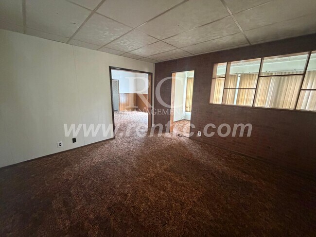 Building Photo - 411 Anderson-