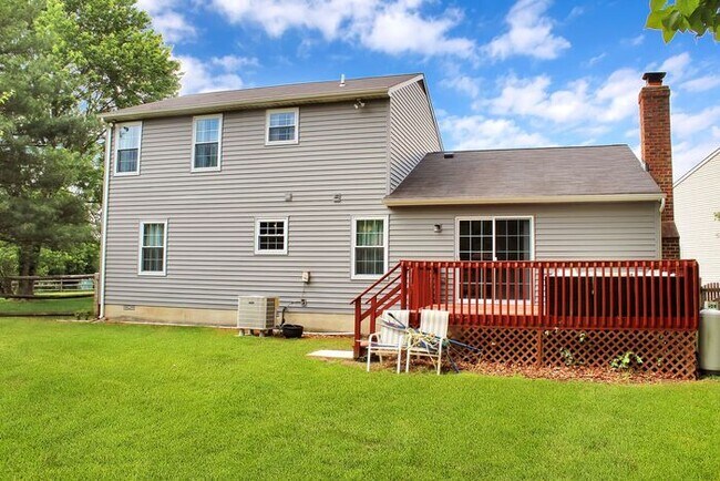 Building Photo - Charming 3-Bedroom, 2.5 Bath SFH with Fron...