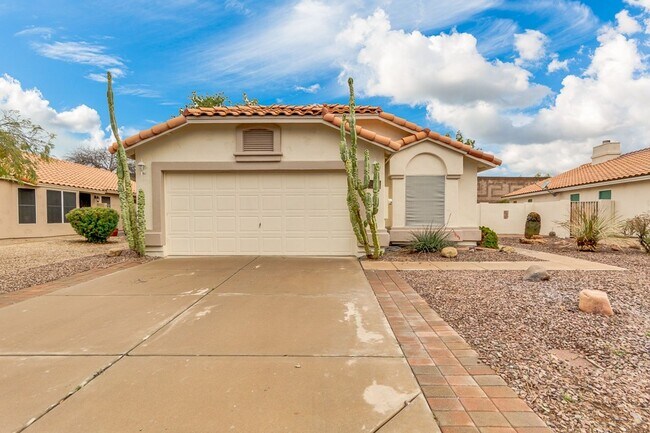 Building Photo - Pecos Ranch Beauty!