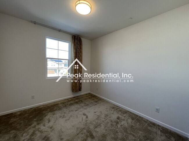 Building Photo - Newer 4bd/3ba Elk Grove Home with 2 Car Garage