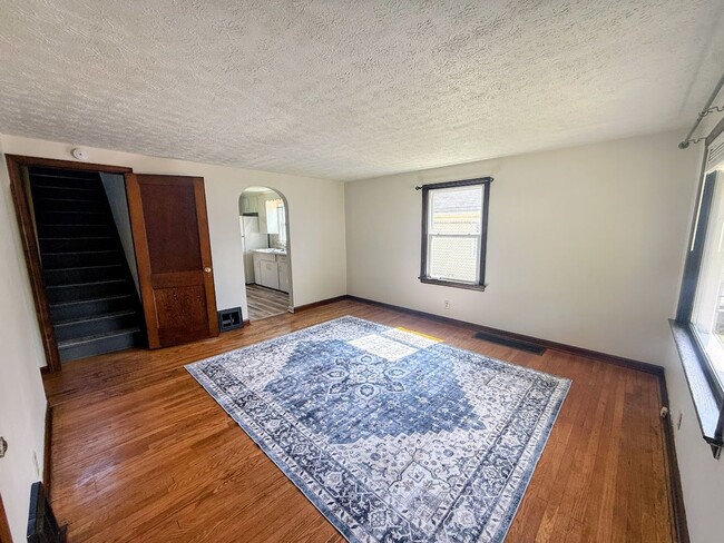 Building Photo - Three bedroom one bathroom single family home for rent