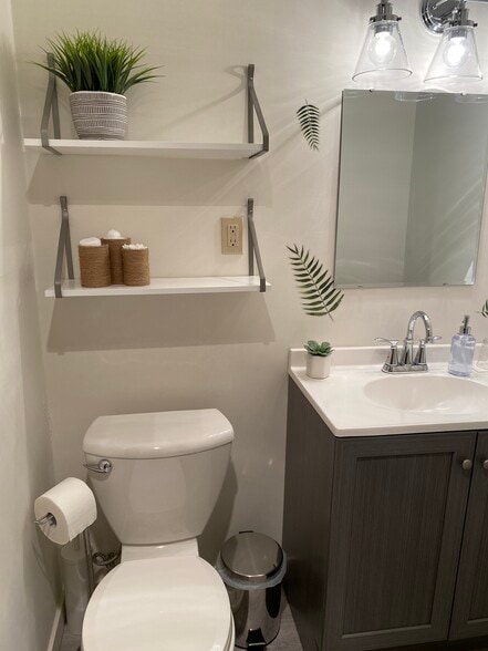 Building Photo - 1475 Sheldon St