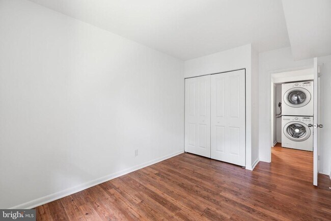 Building Photo - 11619 Stoneview Square