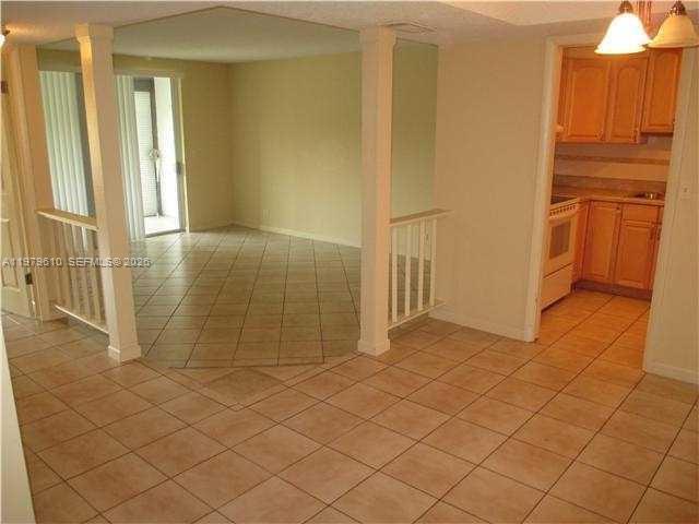 Building Photo - 3710 Inverrary Dr