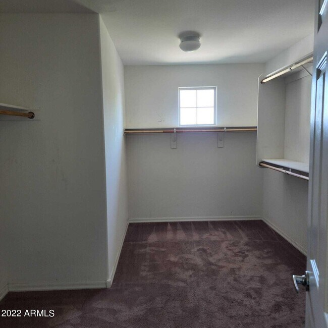 Building Photo - 10872 S 175th Dr