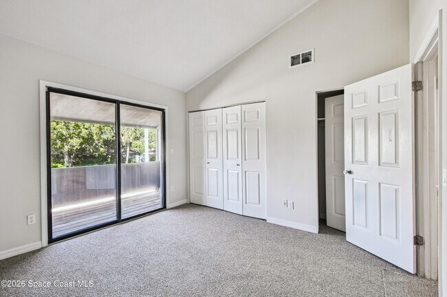 Building Photo - 3687 Royal Oak Dr