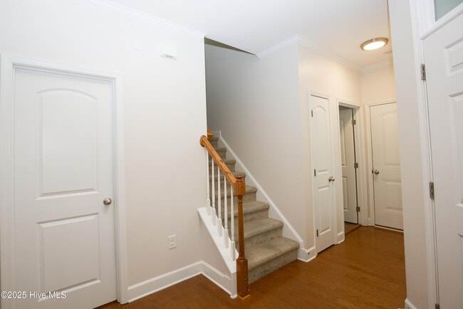 Building Photo - 104 Pine Hawk Dr