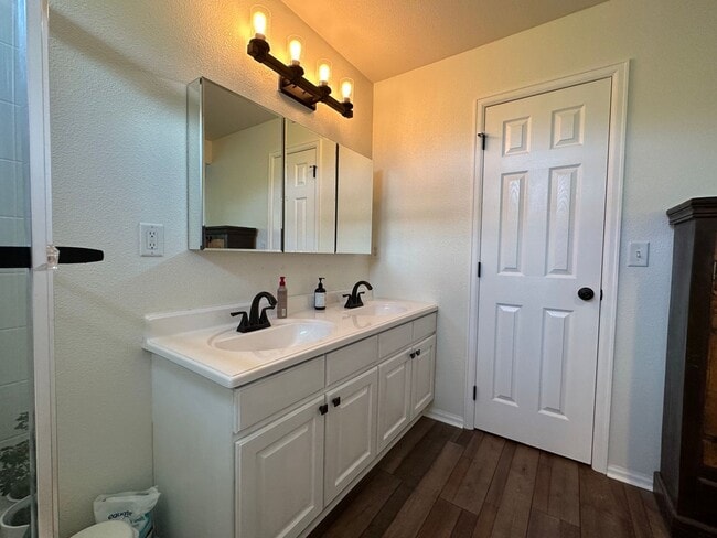 Building Photo - Open floor plan and backs to Open Space! 4...