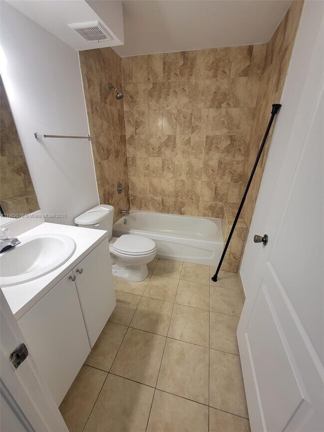 Building Photo - 357 N Royal Poinciana Blvd