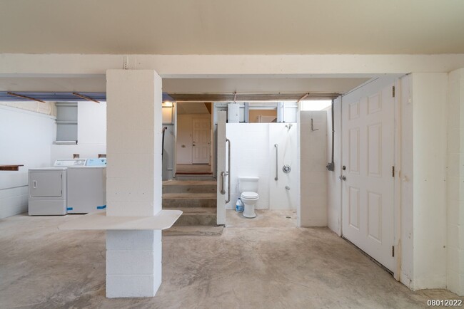 Building Photo - 1BR 2BA (One Bath is ADA ACCESSIBLE) W/2 A...