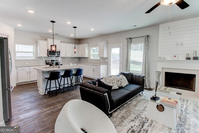 Building Photo - 3617 Chestnut Oak St