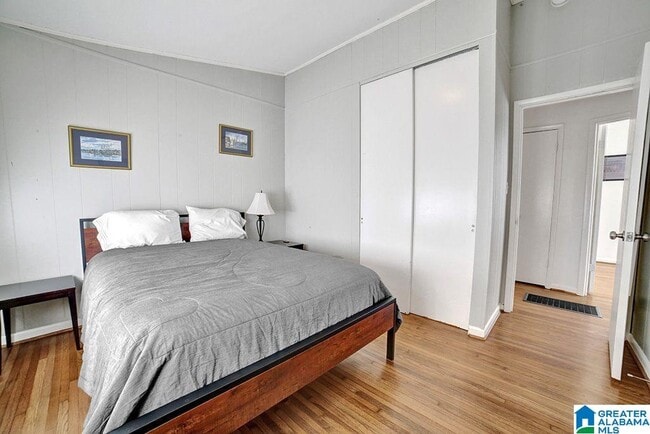 Building Photo - 204 Woodside Dr