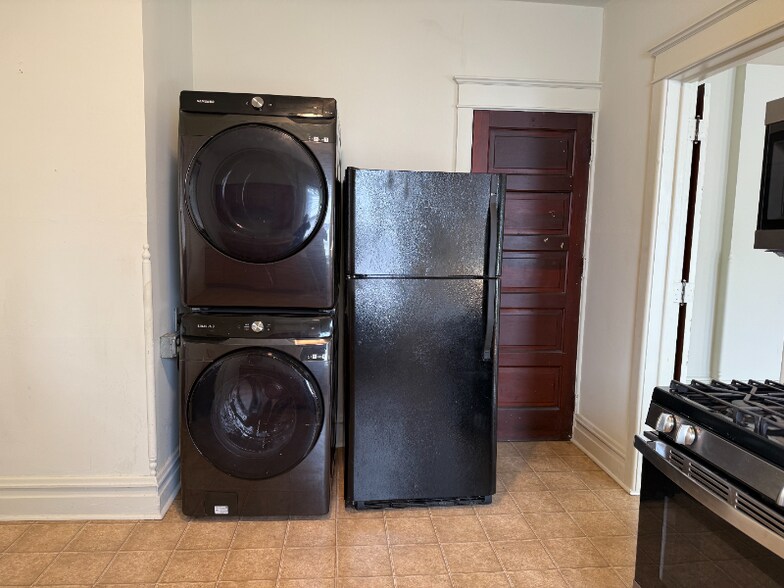 Building Photo - 1629 W Broad St