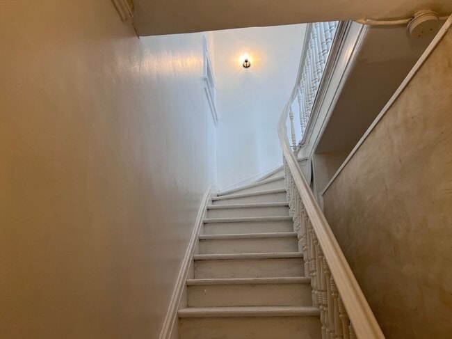 Building Photo - 618 16th St