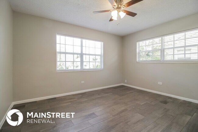 Building Photo - 721 N E St