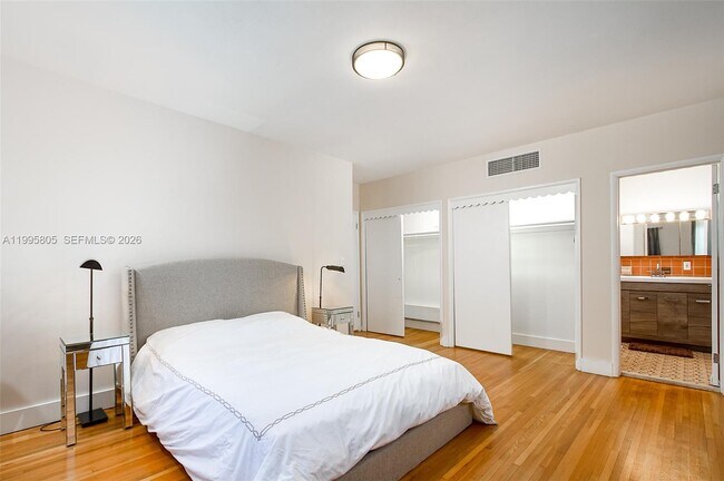 Building Photo - 10081 W Bay Harbor Dr