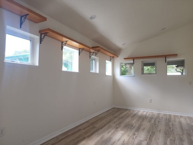 Building Photo - 3 Bedroom 1 Bath Home in Central Gulfport
