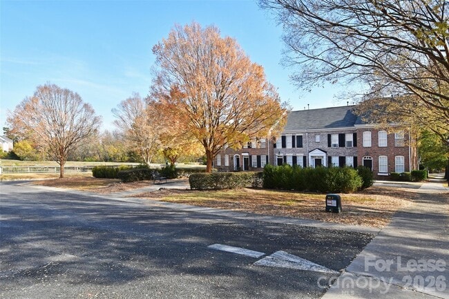 Building Photo - 8643 Beaver Creek Dr