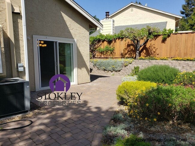 Building Photo - 517 Mesa Verde Pl