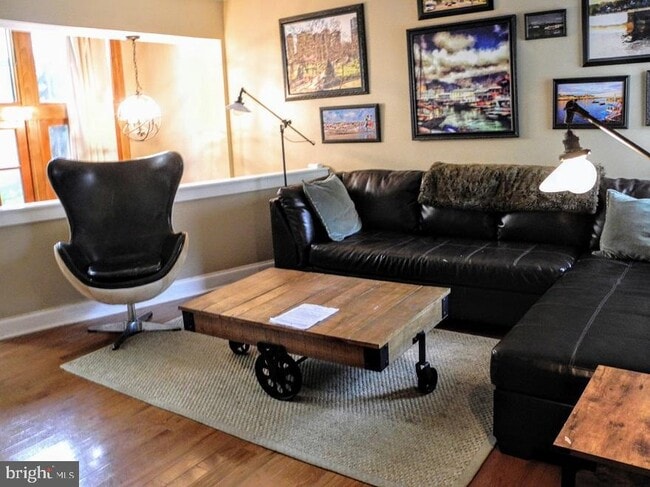 Building Photo - 1933 Rodman St