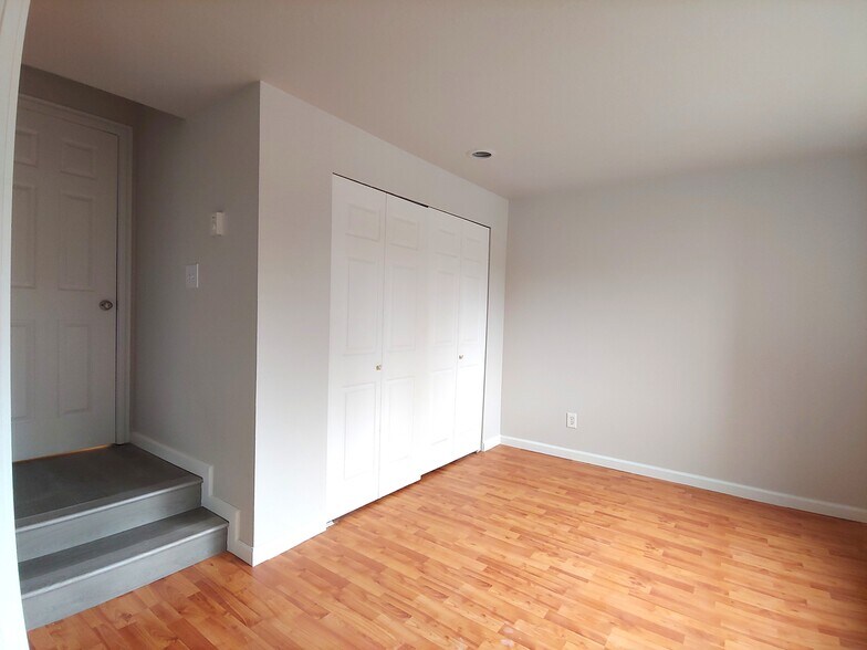 Building Photo - 9484 Redmond Woodinville Rd NE