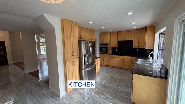 Building Photo - 4802 Rio Vista Ave