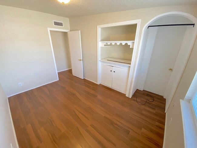 Building Photo - West El Paso 4 bed refrig A/C Home