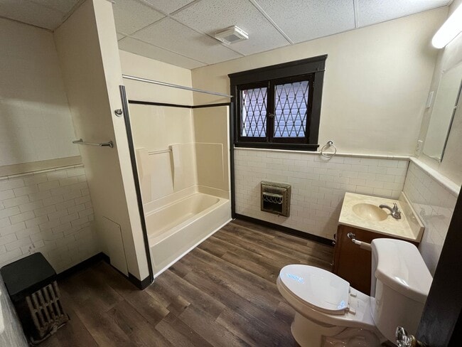 Building Photo - 896-900 Grove Street