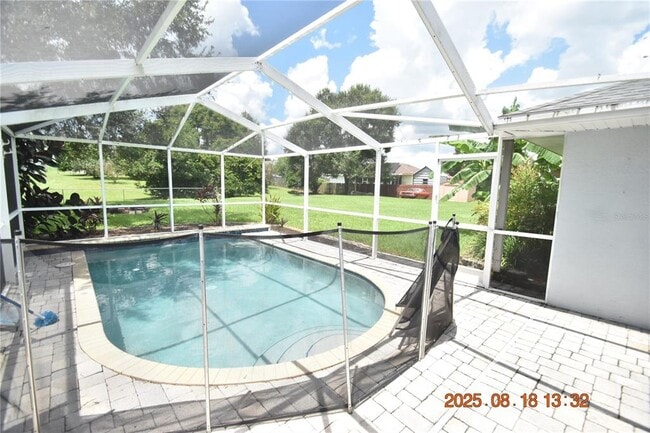 Building Photo - 38927 Carr Dr