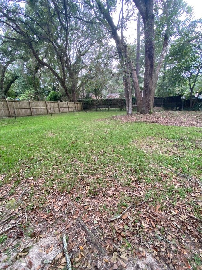 Building Photo - Sprawling home in NW Tallahassee
